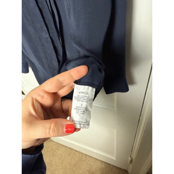 Vince Silk Blend Navy Blue Sheer Flowy Relaxed V-neck Blouse Top Women's 2 - Picture 4 of 8